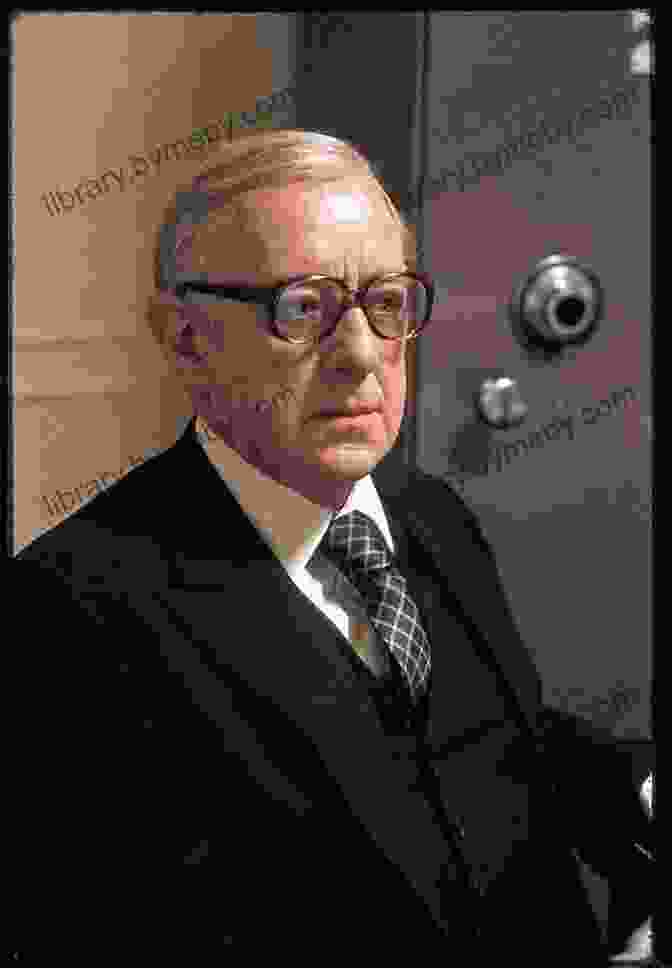 Alec Guinness As George Smiley In Tinker Tailor Soldier Spy Smiley S People: A George Smiley Novel (George Smiley Novels 7)